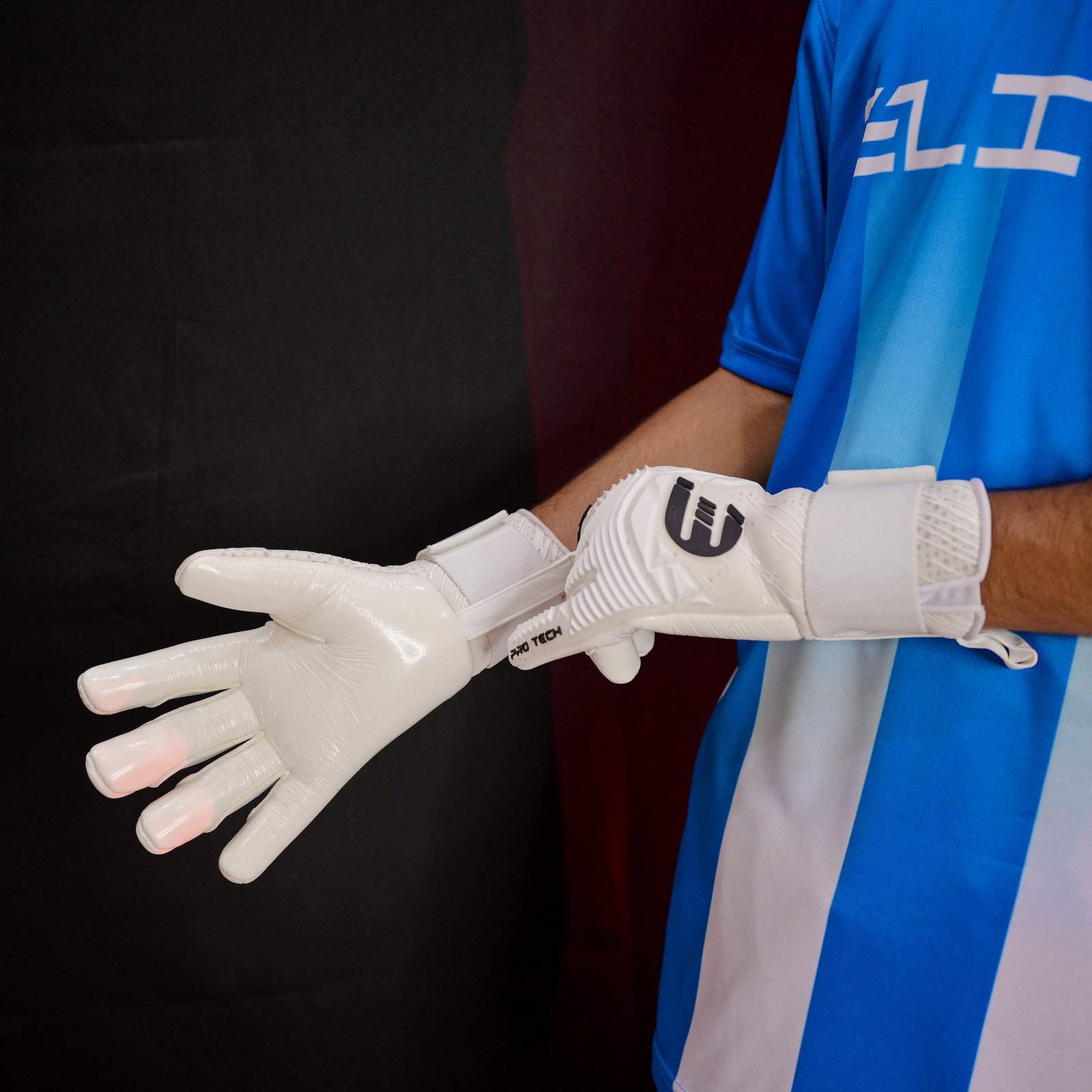 Aerolite Pro Goalkeeper Glove Detail